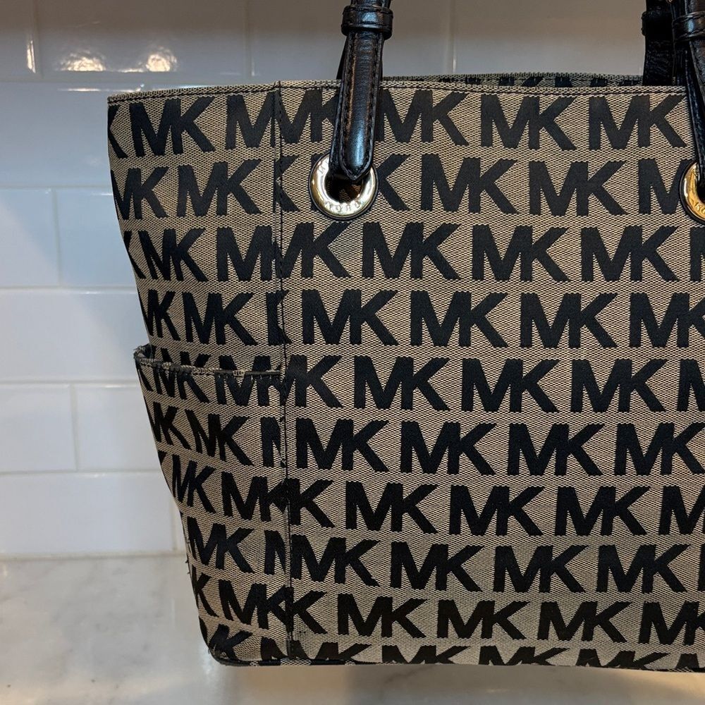 Michael Kors Bag Purse Handbag Jet Set Monogram Canvas Leather Tote Pocketbook - Picture 4 of 16
